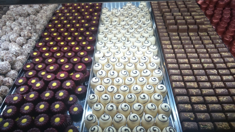 chocolaterie-TOURNEFORT-min_chocolates_milk_chocolate_white_chocolate_truffles_candy_food_treat_cacao-1213769